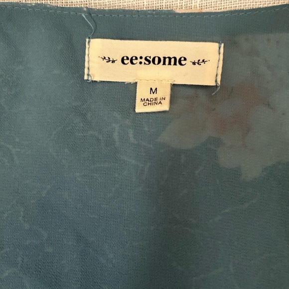 Floral Crop with Front Tie - Picture 2 of 4